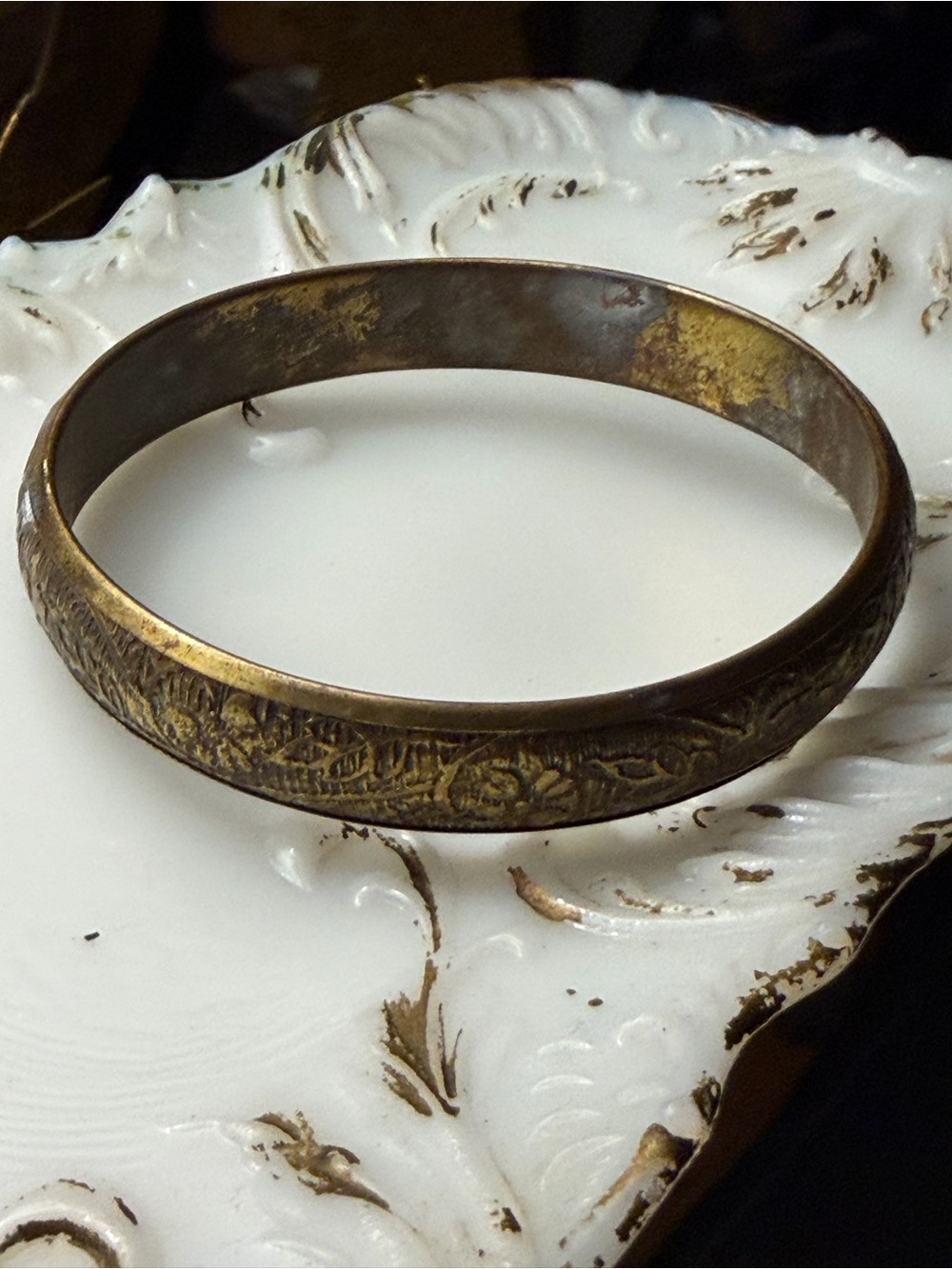 Vintage etched floral brass bangle bracelet